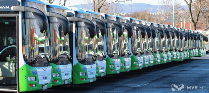 Tíz darab elektromos autóbuszt szerez be az MVK